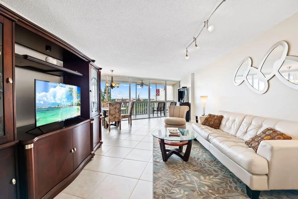 6911 Environ Boulevard #8k, Lauderhill