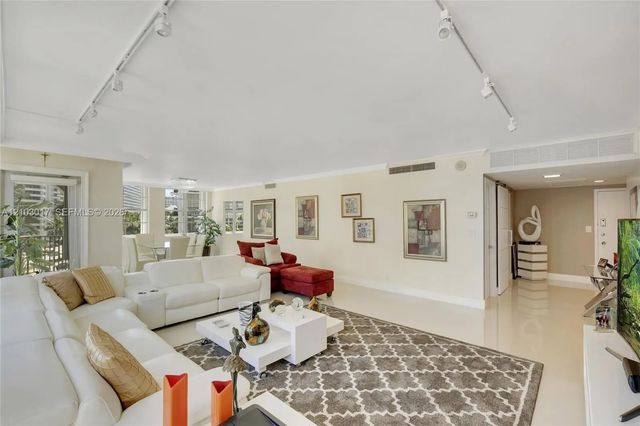 4 of 34 - 5660 Collins Avenue #4b, Miami Beach, FL
