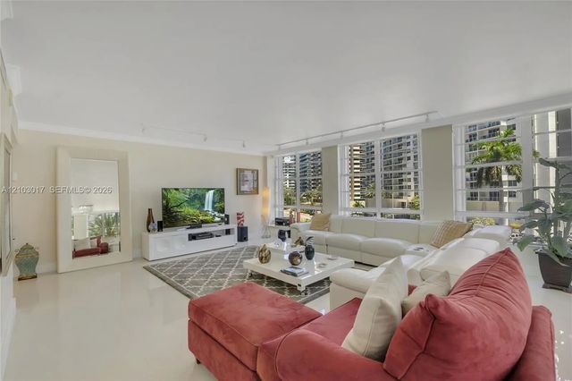 5 of 34 - 5660 Collins Avenue #4b, Miami Beach, FL