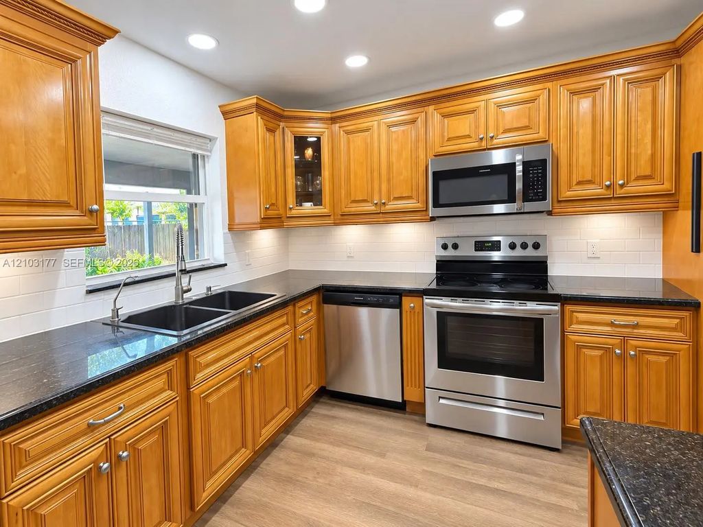 621 S 24th Avenue, Hollywood