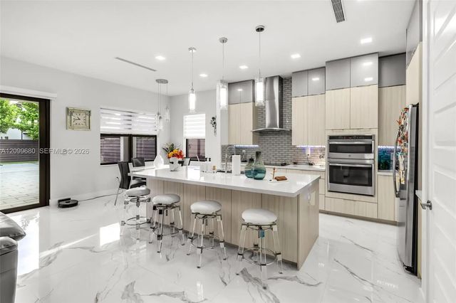 8924 Nw 161st Terrace, Miami Lakes