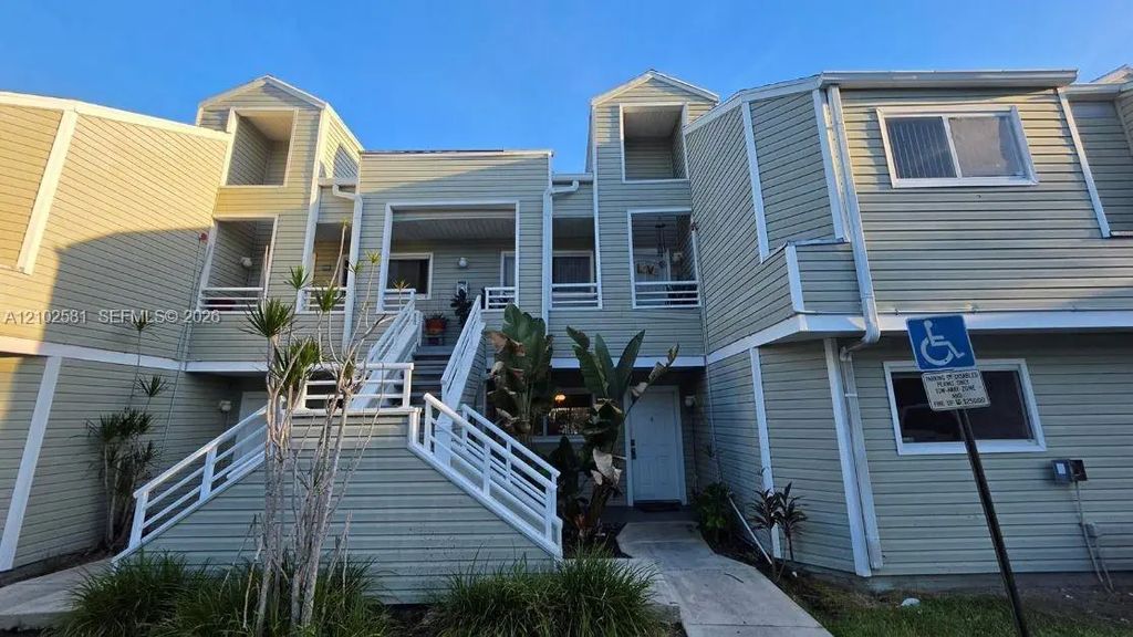3401 Nw 44th Street #201, Oakland Park