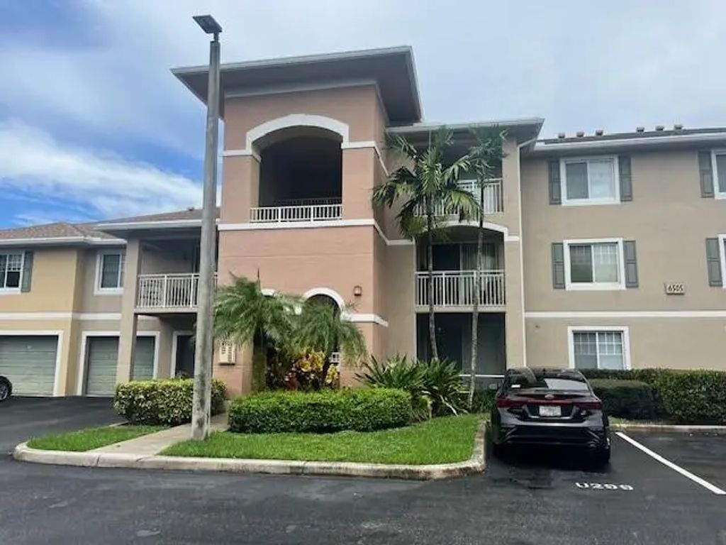 6505 Emerald Dunes Drive #108, West Palm Beach