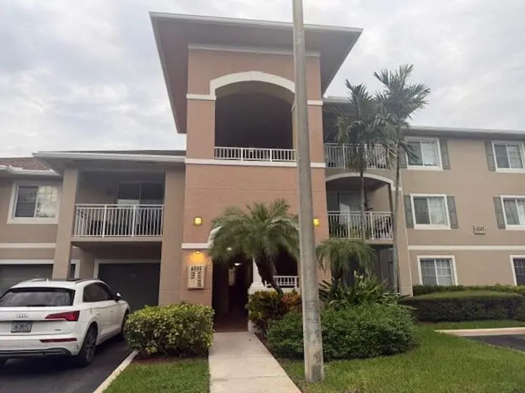 6505 Emerald Dunes Drive #108, West Palm Beach