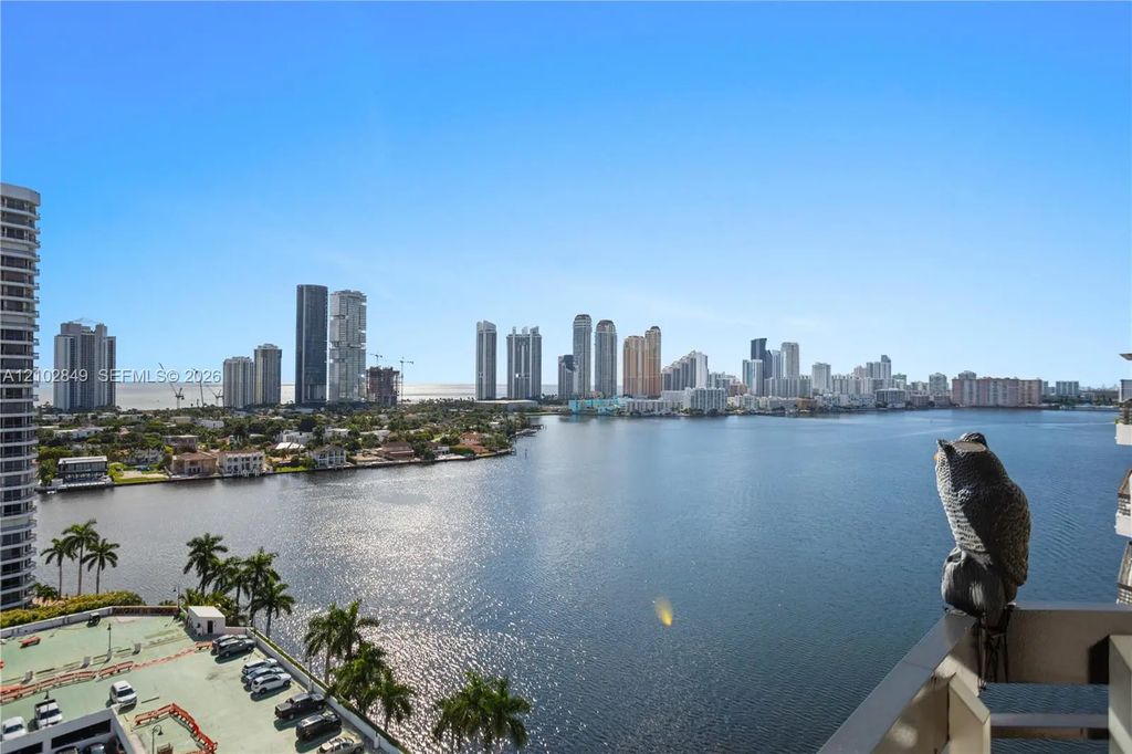 3600 Mystic Pointe Drive #ph-16, Aventura