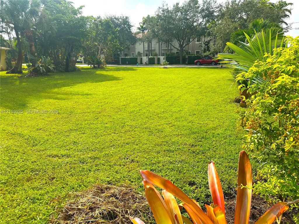 13 Ne Ave 34th Court, Oakland Park