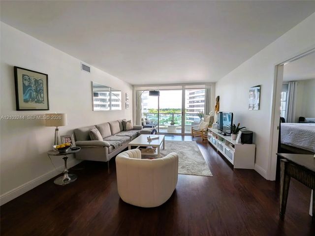 3 of 63 - 5161 Collins Avenue #711, Miami Beach, FL