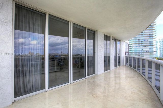 4 of 35 - 400 Alton Road #811, Miami Beach, FL