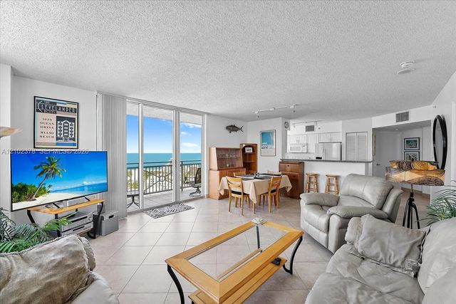 4 of 39 - 90 Alton Road #2911, Miami Beach, FL