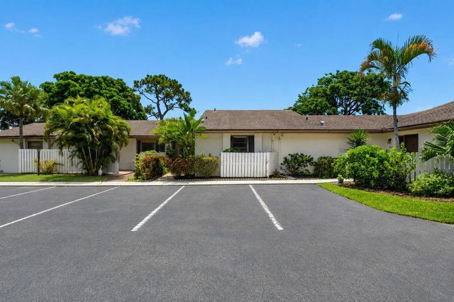 3 of 33 - 6102 Woodlake Boulevard, Greenacres, FL