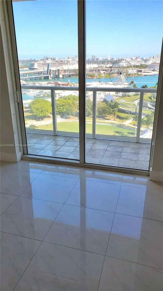 5 of 44 - 253 Ne 2nd Street #1809, Miami, FL
