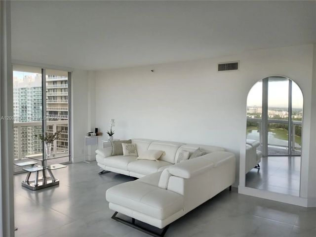 5 of 22 - 20185 E Country Club Drive #2406, Aventura, FL