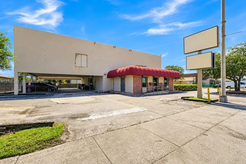 3300 W Hallandale Beach Boulevard, Hollywood