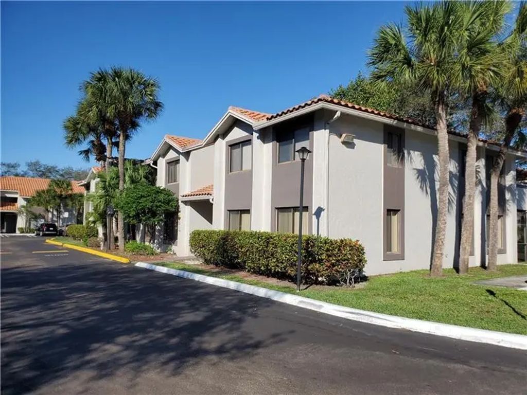 3246 Coral Lake Lane, Coral Springs