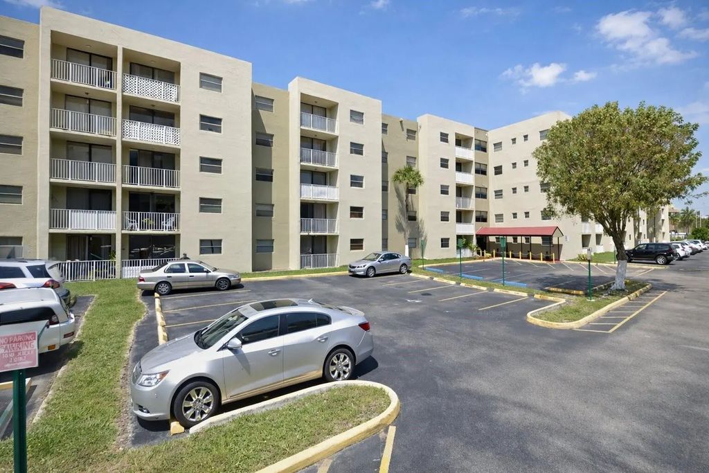 8185 Nw 7th Street #214, Miami