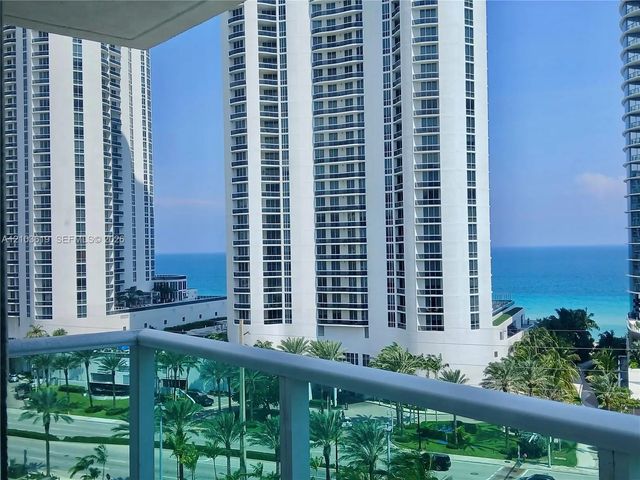 4 of 8 - 100 Bayview Drive #1106, Sunny Isles Beach, FL