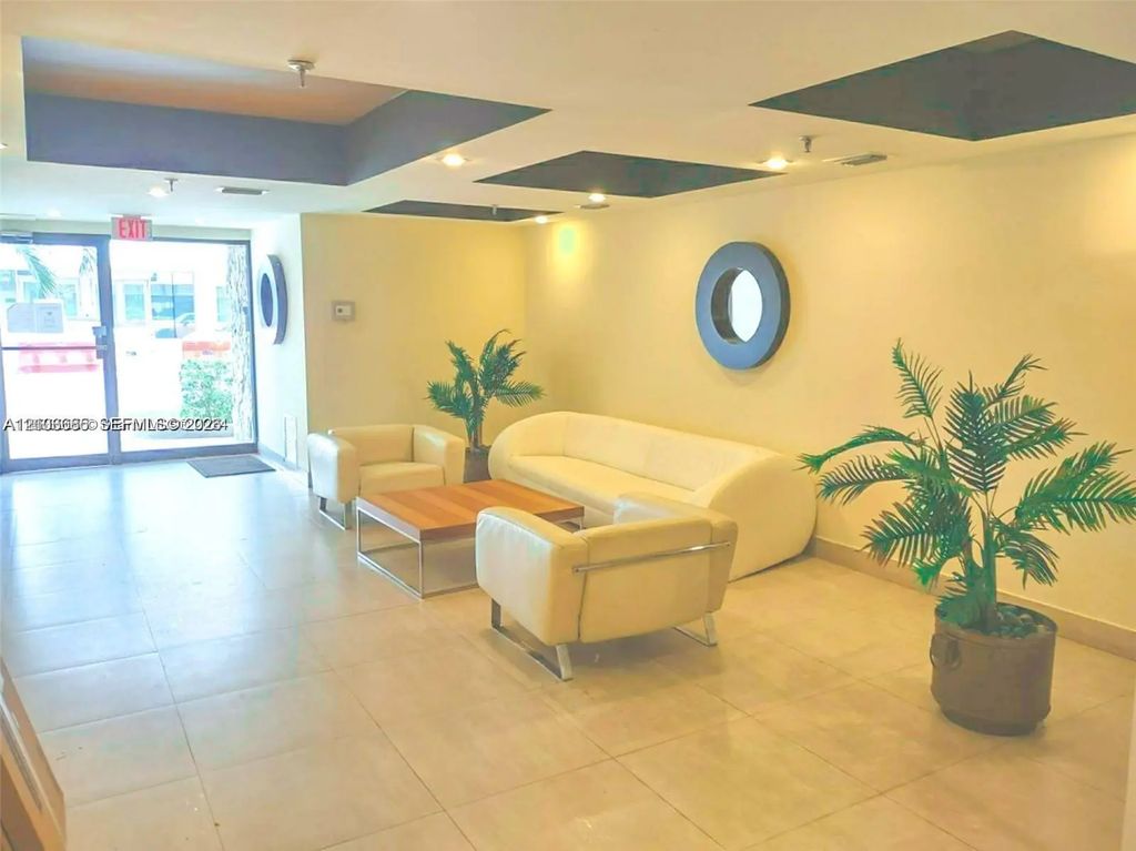 2924 Collins Avenue #201, Miami Beach