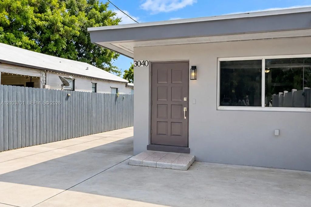 3040 Nw 27th Street #3040, Miami