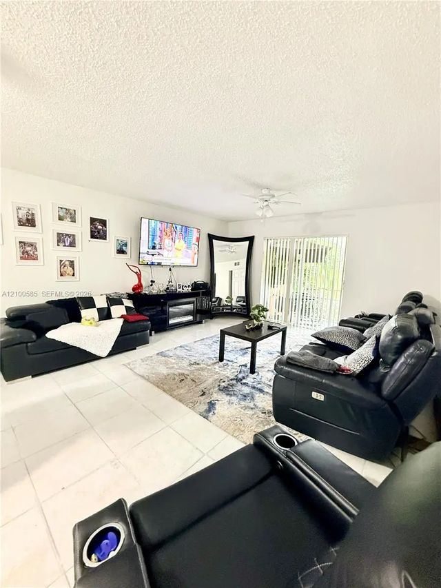 2 of 11 - 17901 Nw 68th Avenue #t101, Hialeah, FL