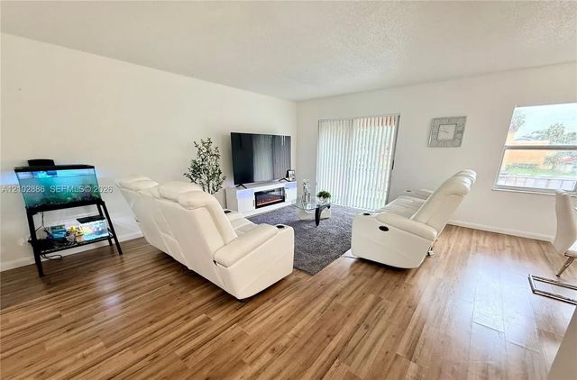 17901 Nw 68th Avenue #r209, Hialeah