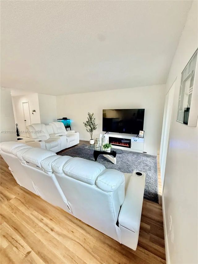 3 of 11 - 17901 Nw 68th Avenue #r209, Hialeah, FL