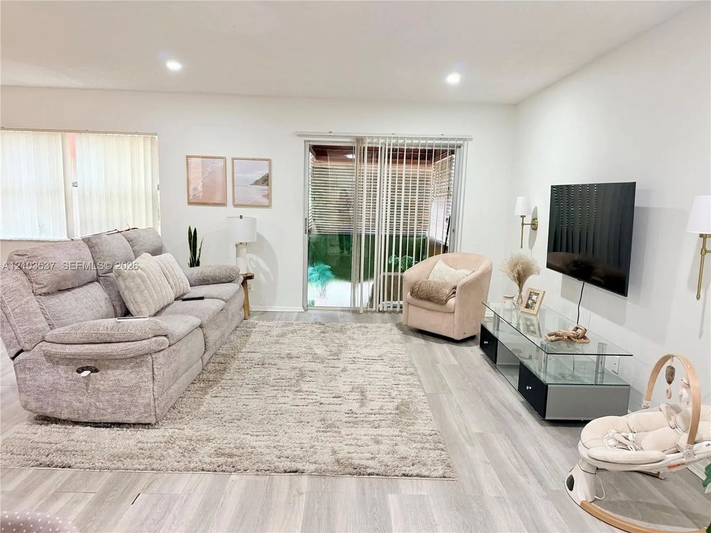 18111 Nw 68th Avenue #g206, Hialeah
