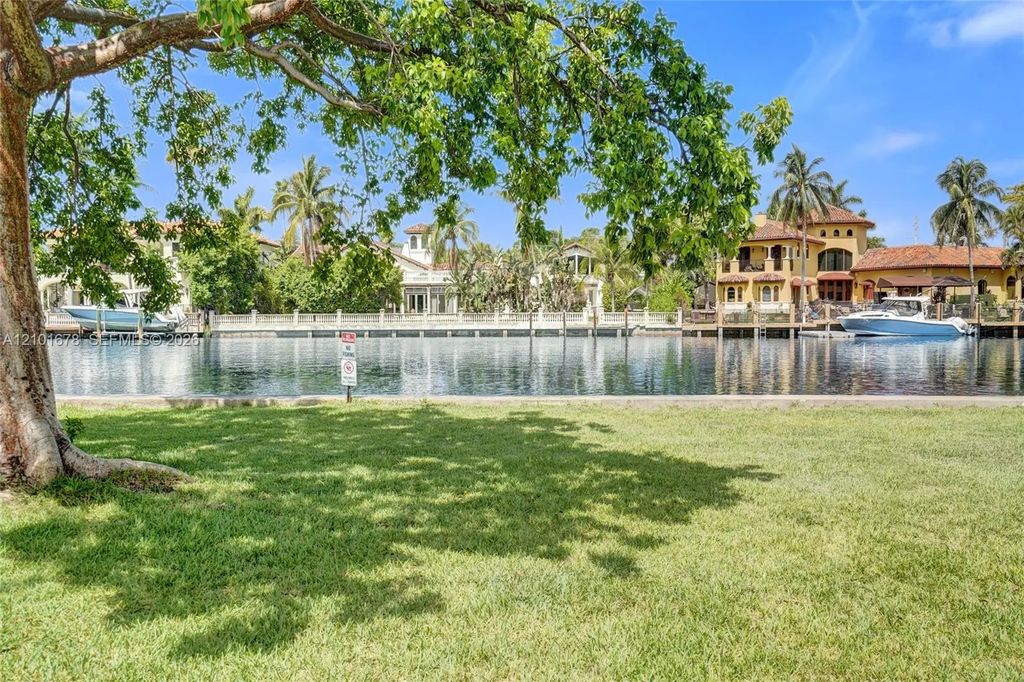 2000 Atlantic Shores Boulevard #207, Hallandale Beach