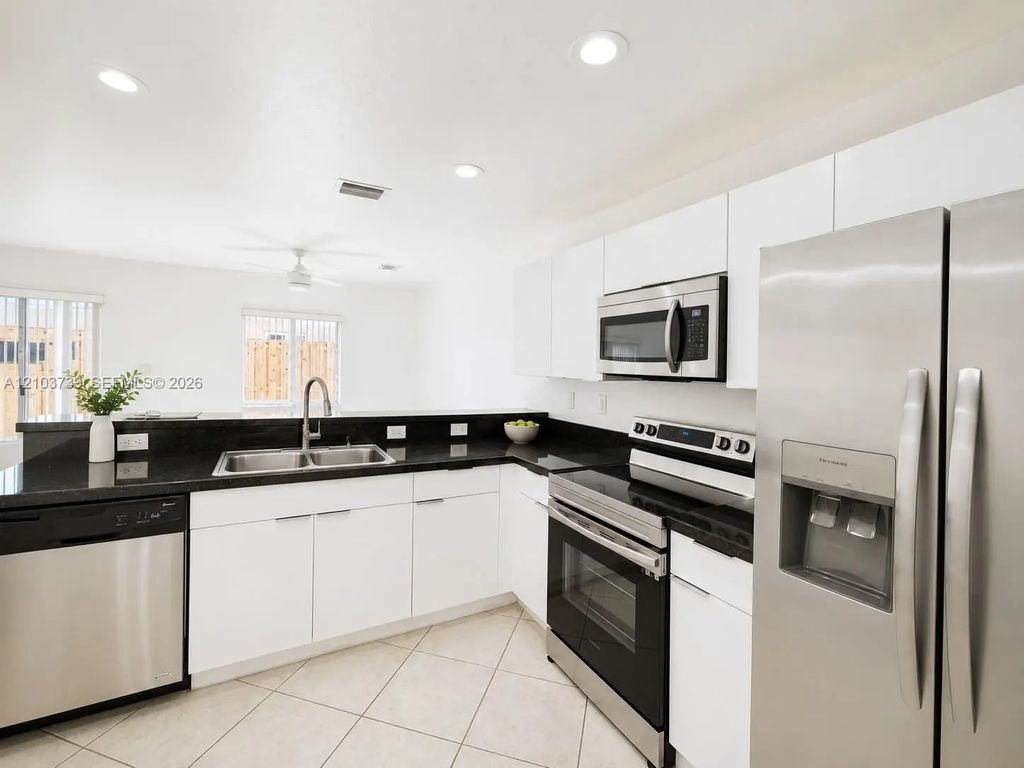 324 Ne 3rd Street #c, Hallandale Beach