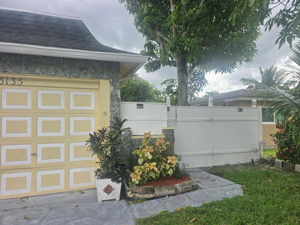5135 Sw 10th Street, Margate
