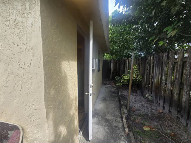 3 of 6 - 5135 Sw 10th Street, Margate, FL