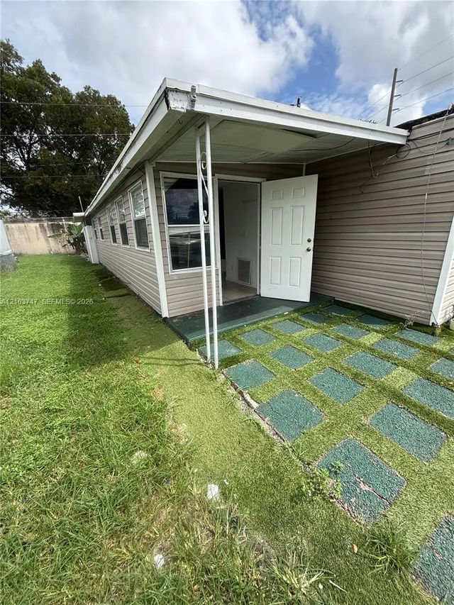 4 of 9 - 4615 Sw 46 Lane, Davie, FL