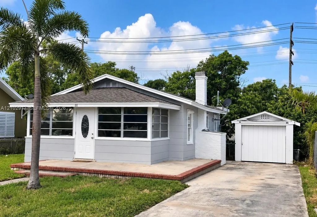 111 S B Street, Lake Worth