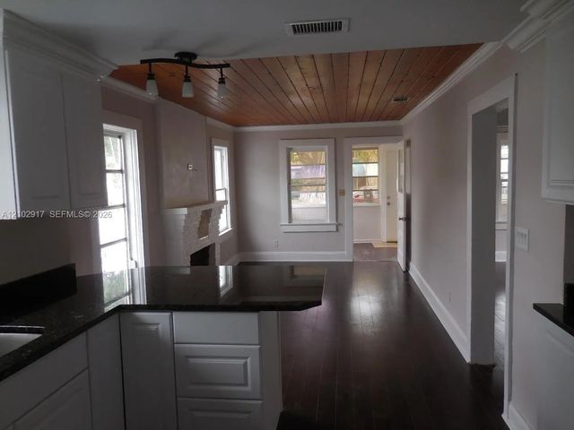 3 of 4 - 111 S B Street, Lake Worth, FL