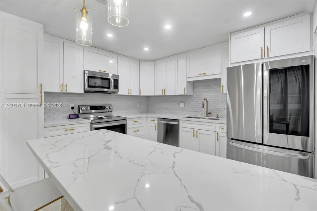 2131 Nova Village Drive, Davie