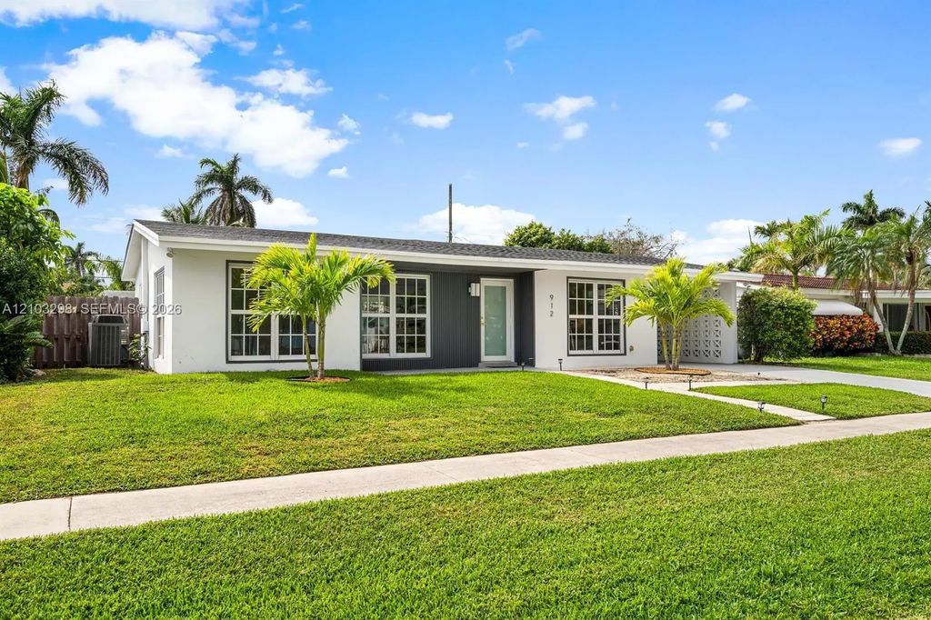 912 Se 16th Place, Deerfield Beach