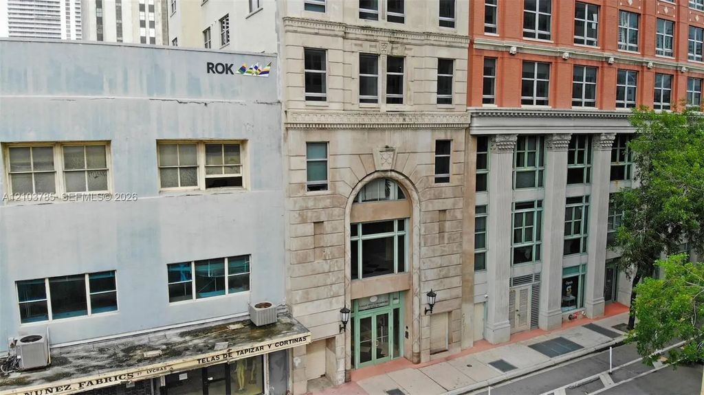 111 E Flagler Street #902, Miami