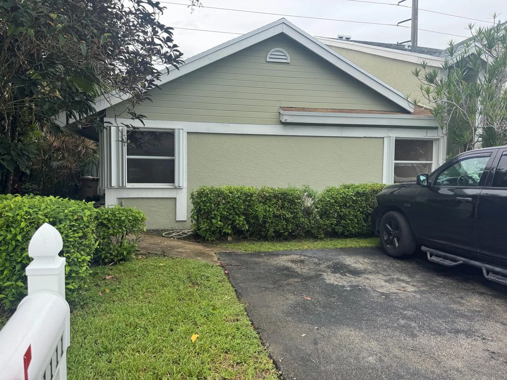 1111 Sw 111th Way, Davie