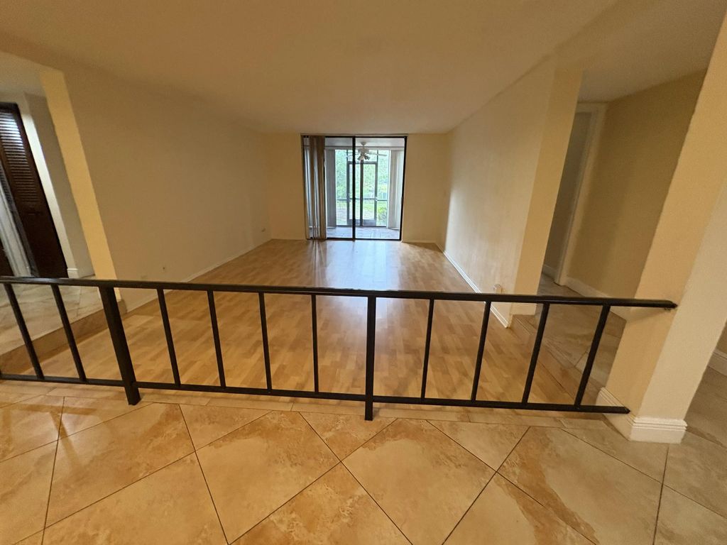 3730 Inverrary Drive #1w, Lauderhill