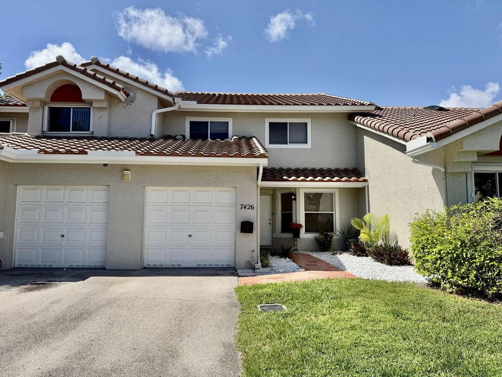 7426 Pinewalk Drive S #19-4, Margate