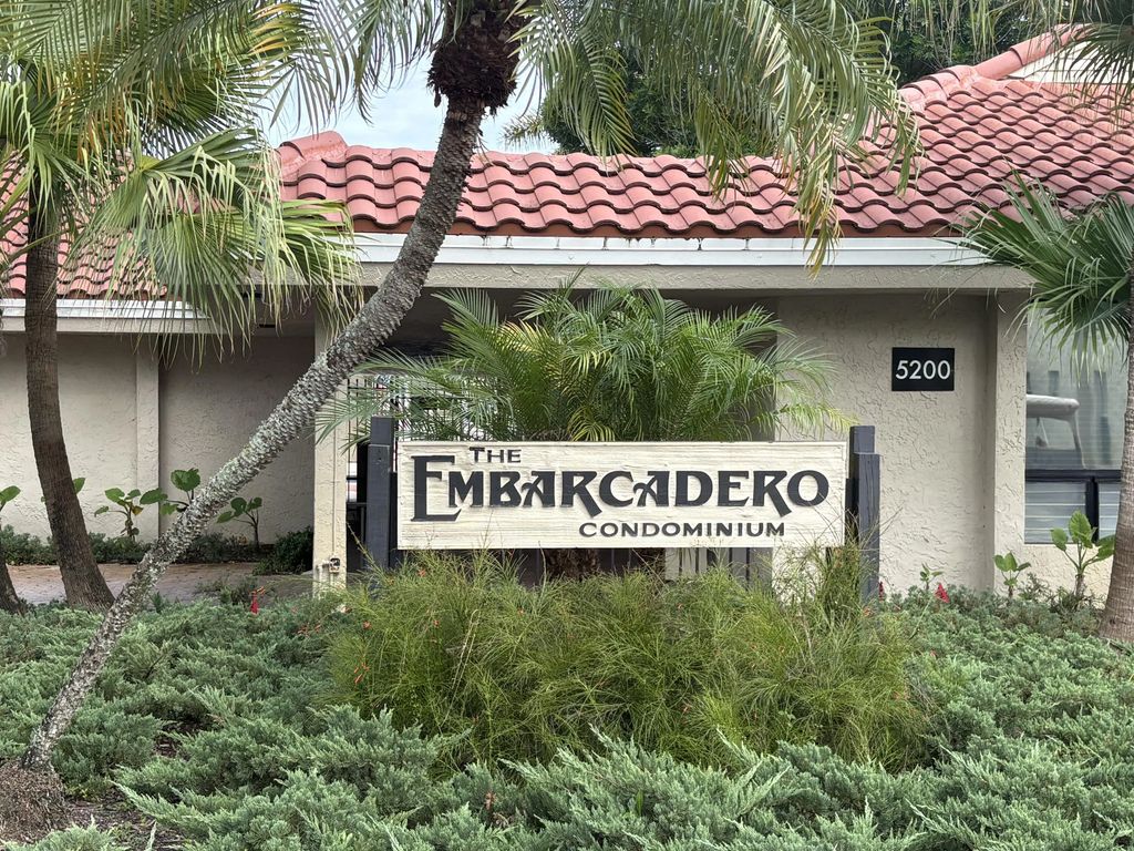 5248 Ne 6th Avenue #d32, Oakland Park