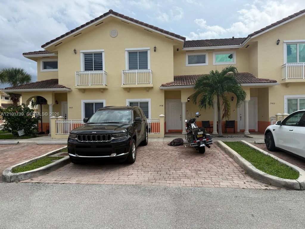 7458 Nw 179th Terrace #7458, Hialeah