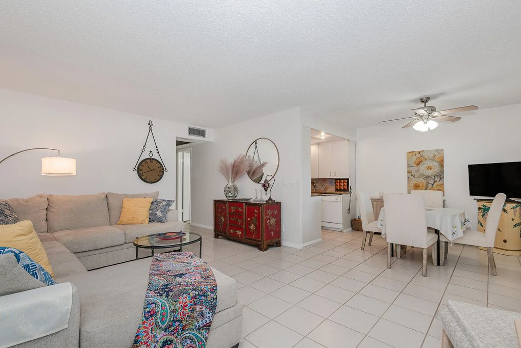 1004 Newport G #1004, Deerfield Beach