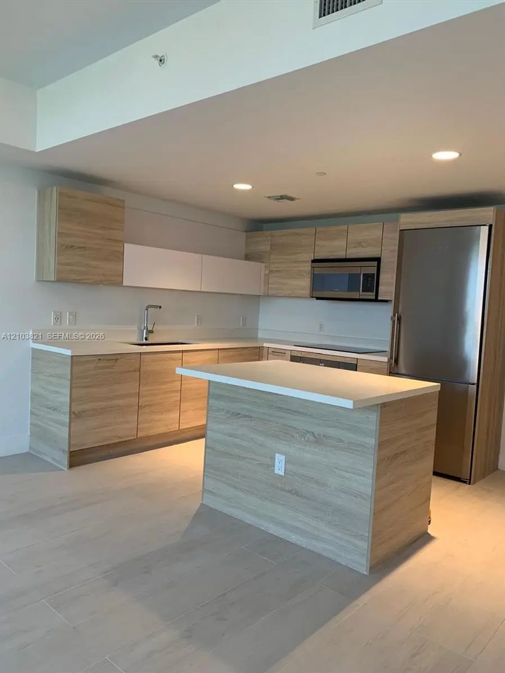 16385 Biscayne Boulevard #2302, North Miami Beach