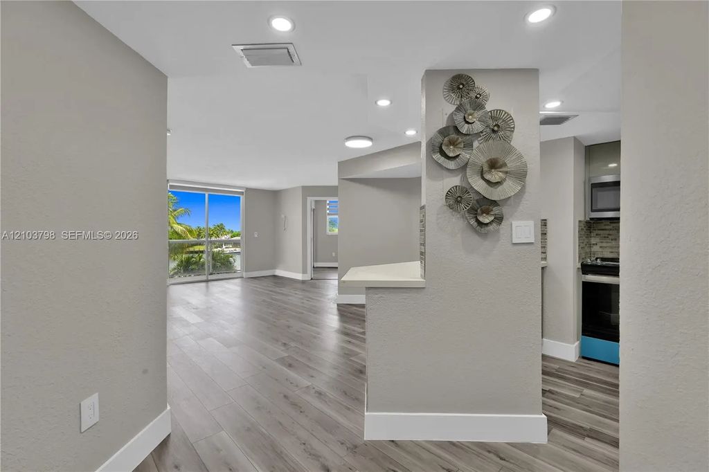 5880 Collins Avenue #403, Miami Beach