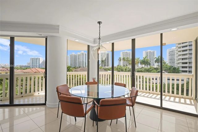 1000 W Island Boulevard #504, Aventura