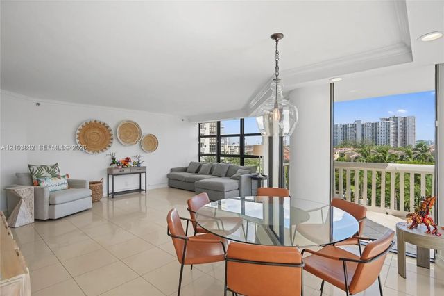 5 of 51 - 1000 W Island Boulevard #504, Aventura, FL