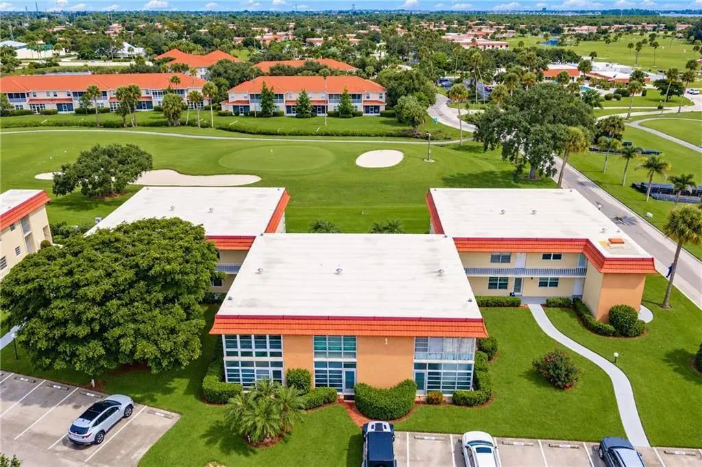 1 Vista Palm Lane #207, Vero Beach