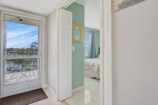 5 of 29 - 3959 Via Poinciana #503, Lake Worth, FL
