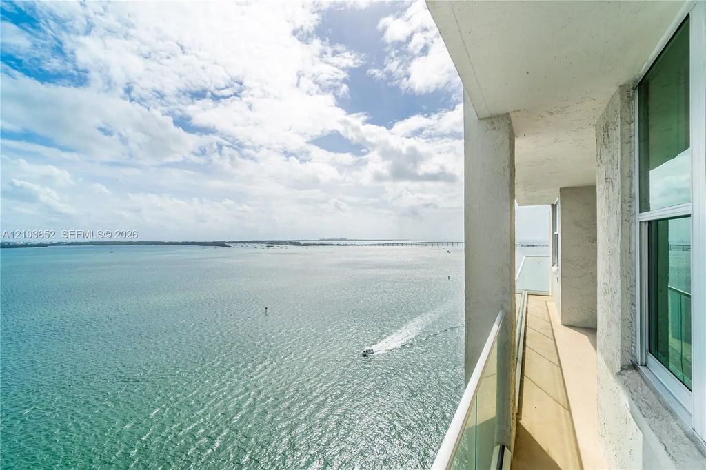 800 Claughton Island Drive #1804, Miami