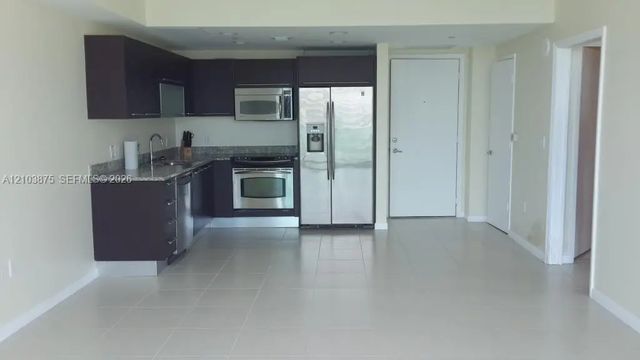 3 of 8 - 950 Brickell Bay Drive #4008, Miami, FL